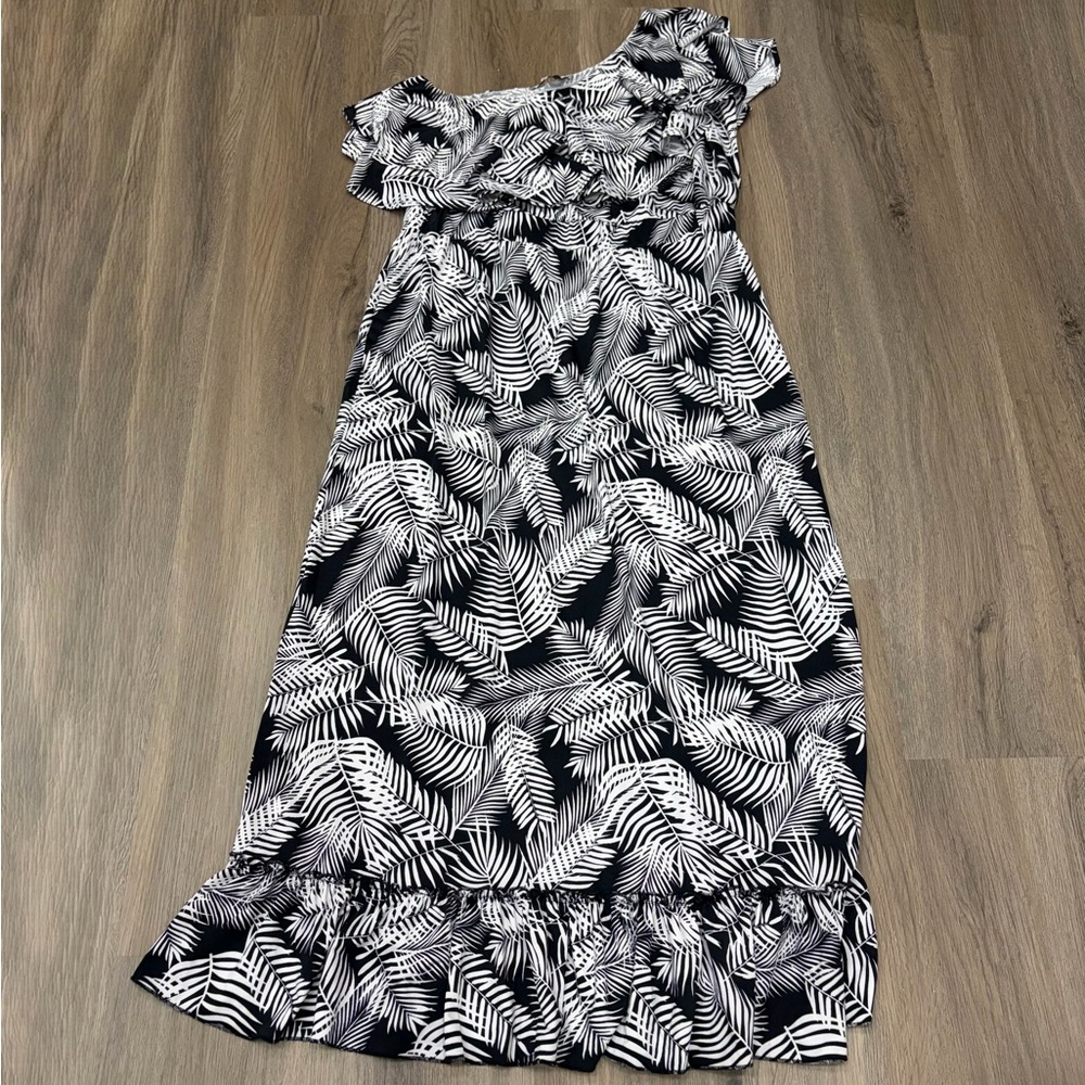 Black and White Leaf Print Maxi Dress